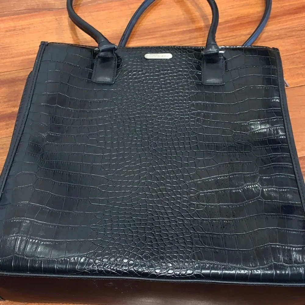 Targus Elegant Black Crocodile-Embossed 16x12in leather Tote Bag